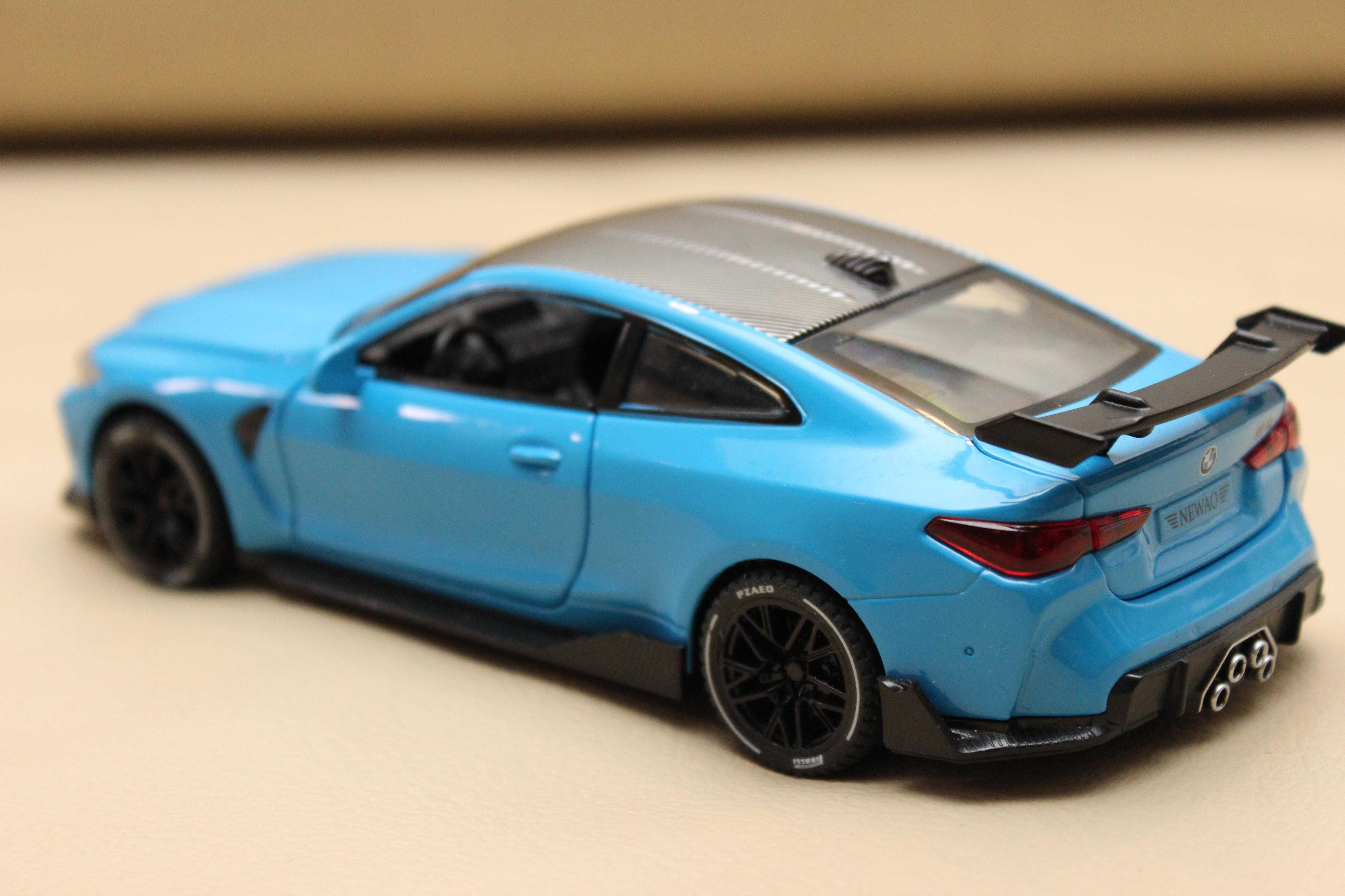 Model samochodu jak BMW M4 skala 1:32 światło dźwięk