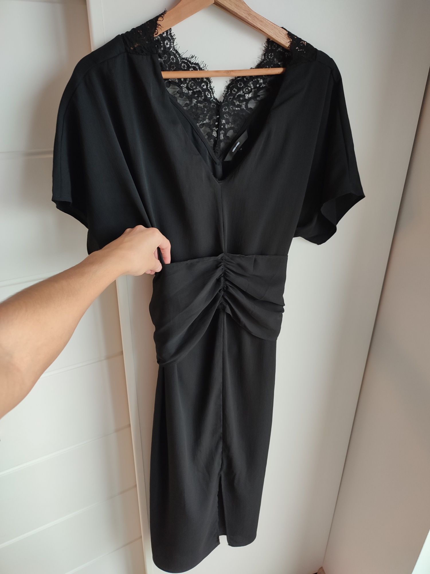 Czarna sukienka Vero Moda roz. M stan bdb