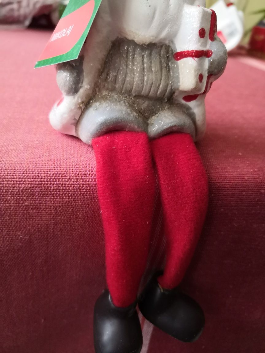 Siedzący Mikołaj srebrno - czerwony ceramika Boże Narodzenie, Merry Ch