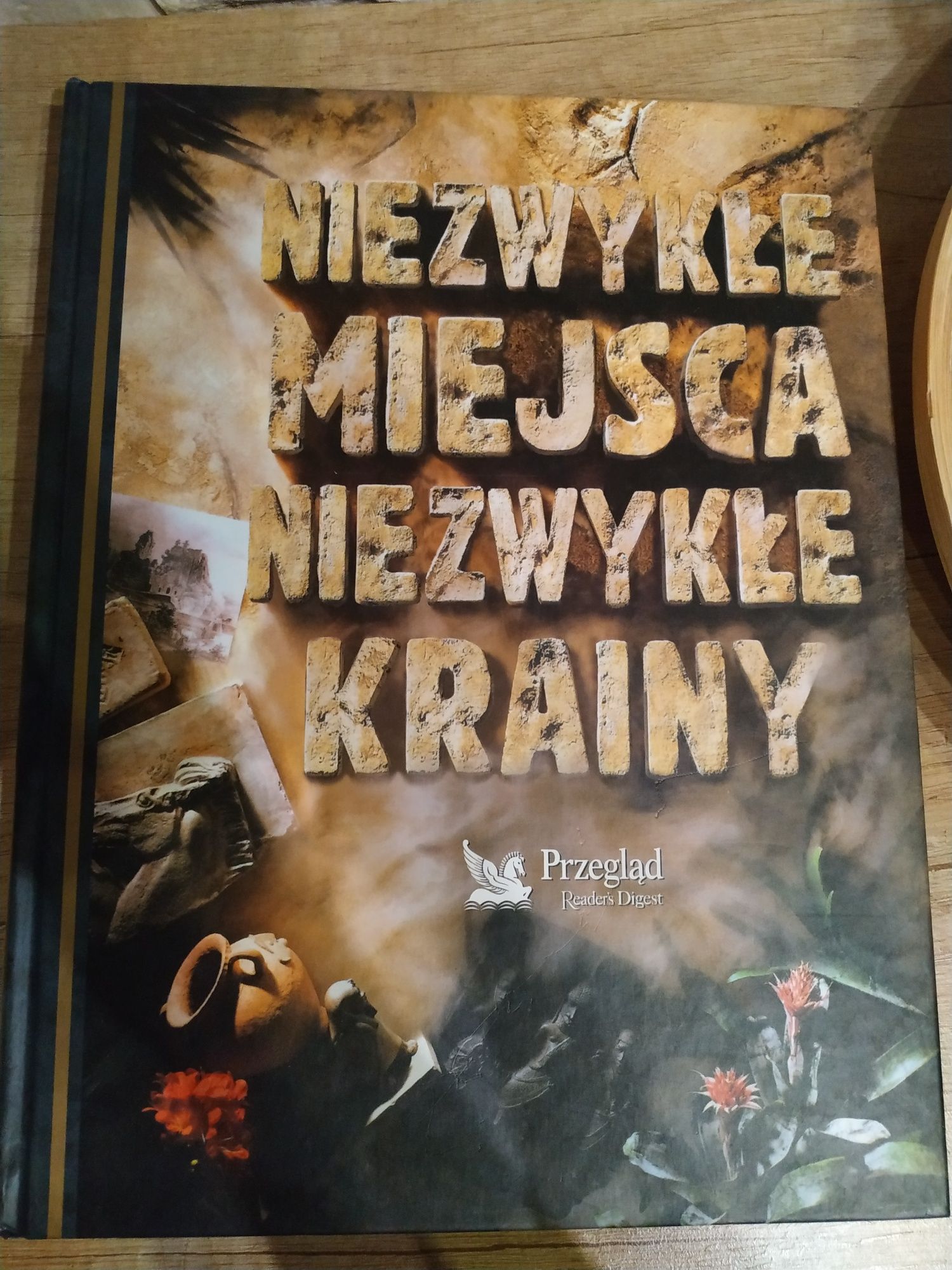 Książka Niezwykłe Miejsca Niezwykłe Krainy Reader's Digest