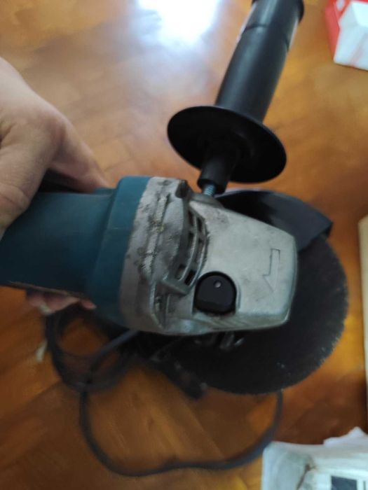 Угловая шлиф машинка  Makita 9555 HN