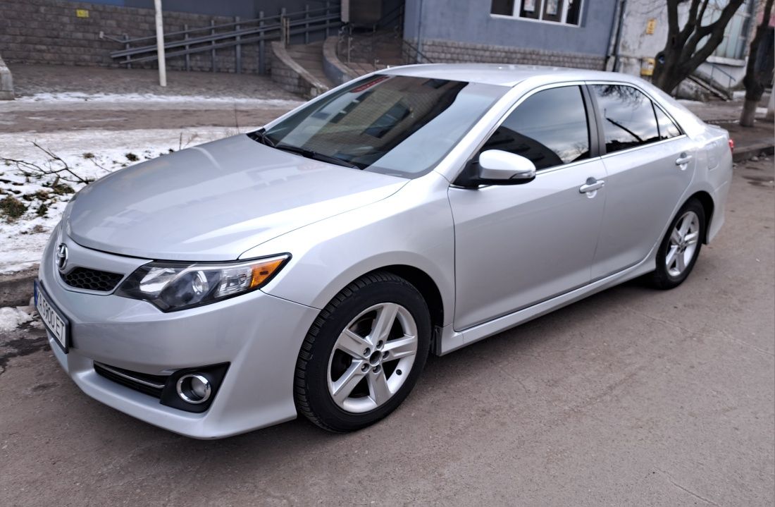 Продам надійний седан Toyota Camry 50 в отличном стані!