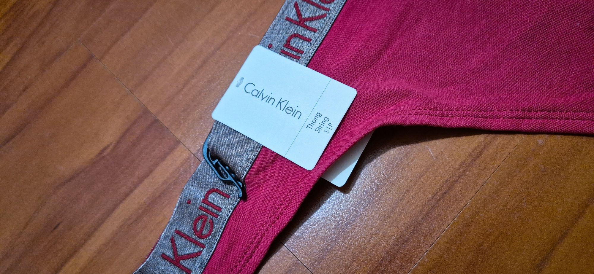 Stringi Calvin Klein S nowe majtki damskie figi bikini