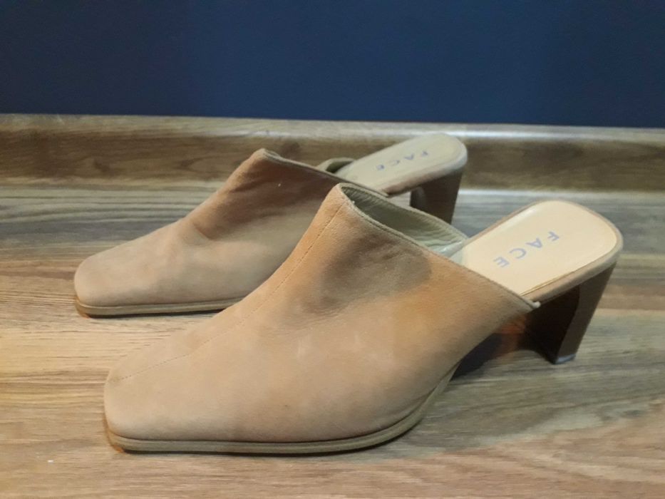 Beżowe klapki na obcasie rozmiar 37