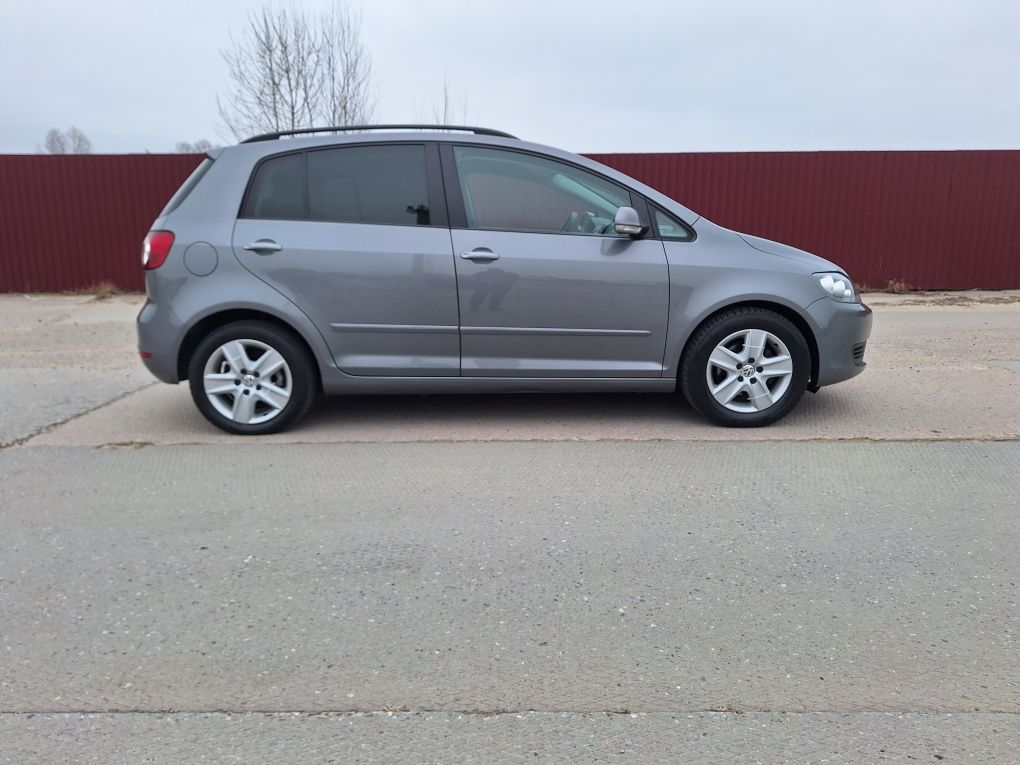 Volkswagen Golf Plus
2009
VІ покоління/Тур 1КР
к.c.) + Base
1.6 tDImт