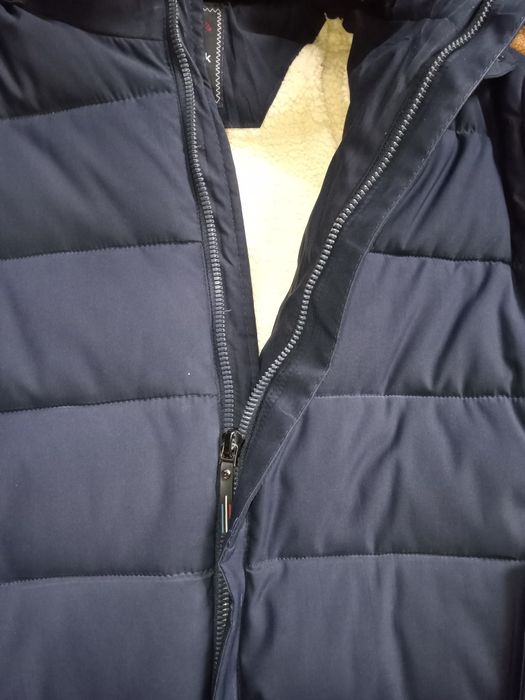 Тепла зимова чоловіча куртка.