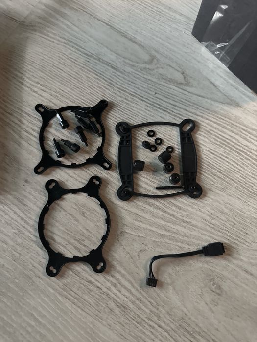 Msi k240 aio chłodzenie procesora wodne z ekranem