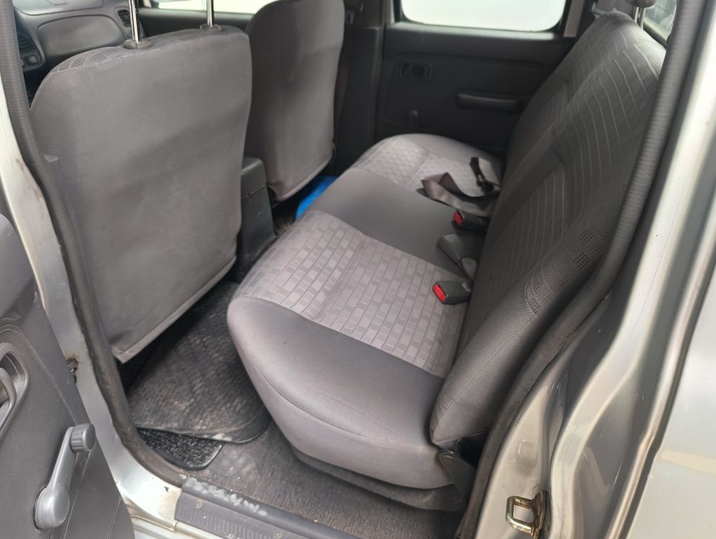 Nissan np 300 2.5 TD -2002