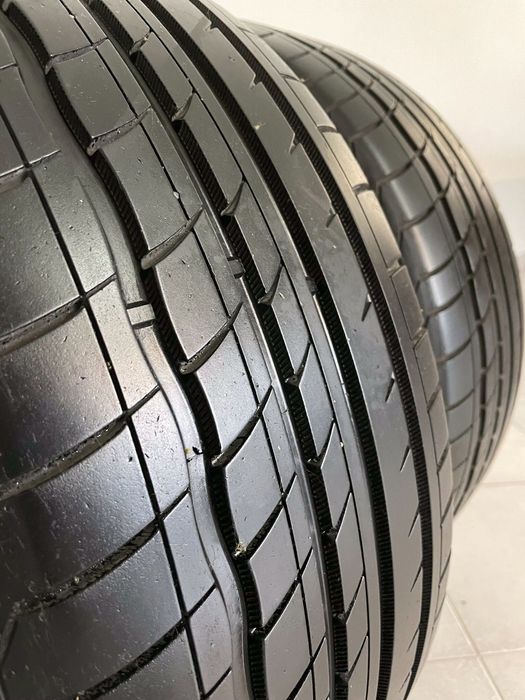 Pneus MOMO M-3 Outrun 235/45/18 ZR Novos 2unidades