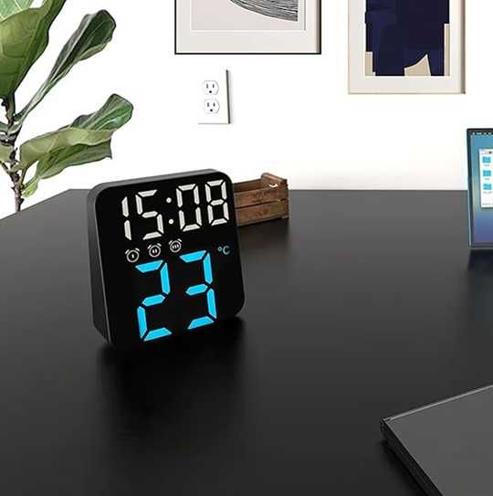 Budzik zegarek elektroniczny cyfrowy z alarmem termometrem datownik