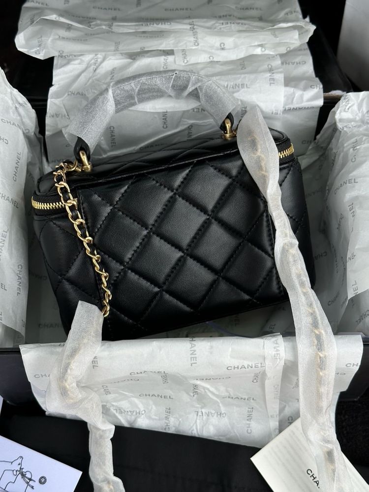 Сумка у стилі Chanel Classic Black Lambskin Pearl Crush Vanity Bag