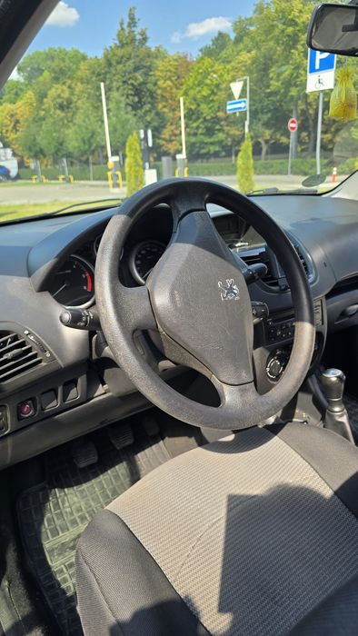 Автомобіль Peugeot 206+
