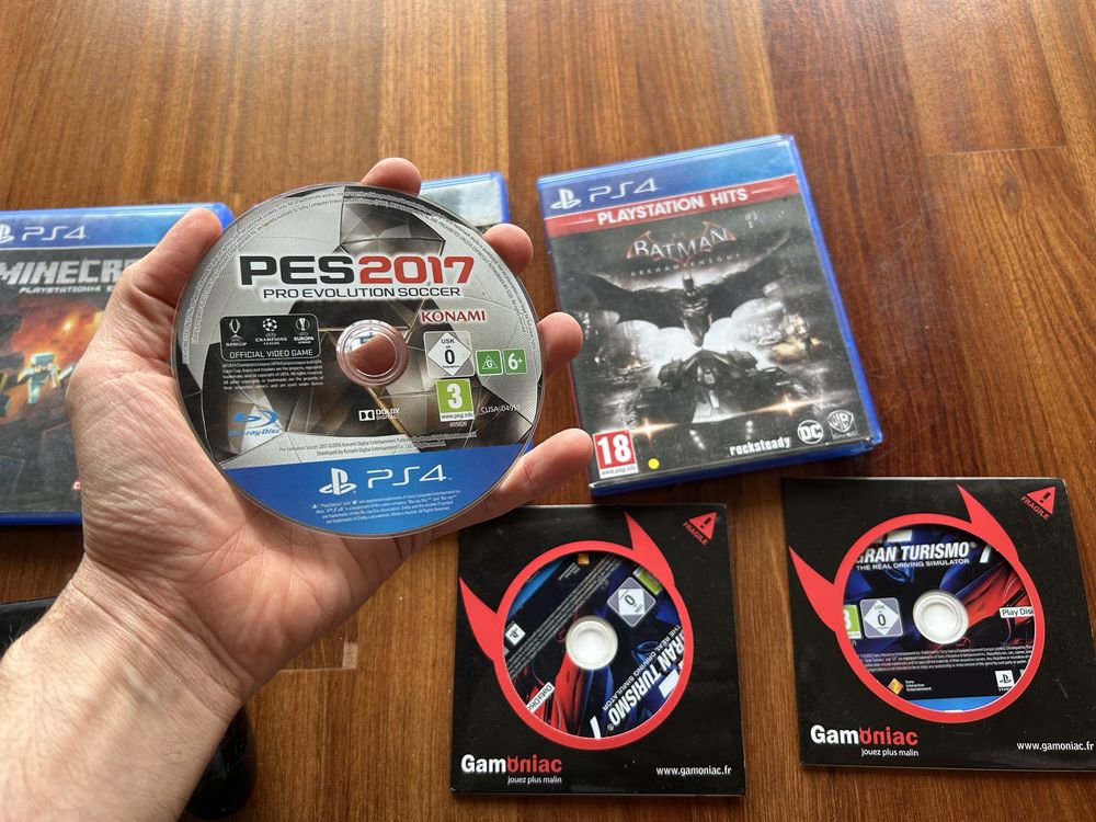 PS4 Pro 1T + 2comandos + 5 jogos