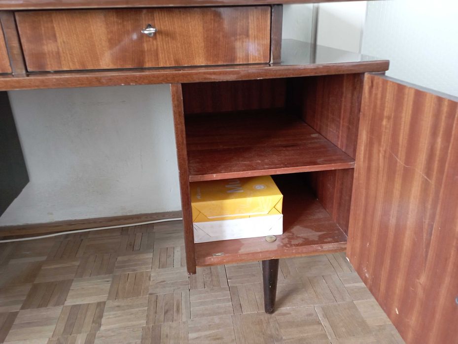 Biurko z szufladami PRL