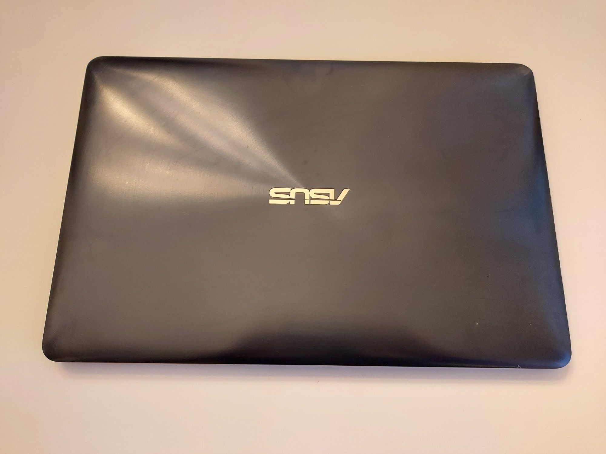 Топовий ASUS Zenbook Pro 15 UX580, i7-8750HQ, 1050Ti, IPS, 16/512