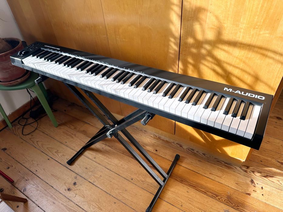 M-Audio Keystation 88 MK3 + Suporte + 2 Pedais
