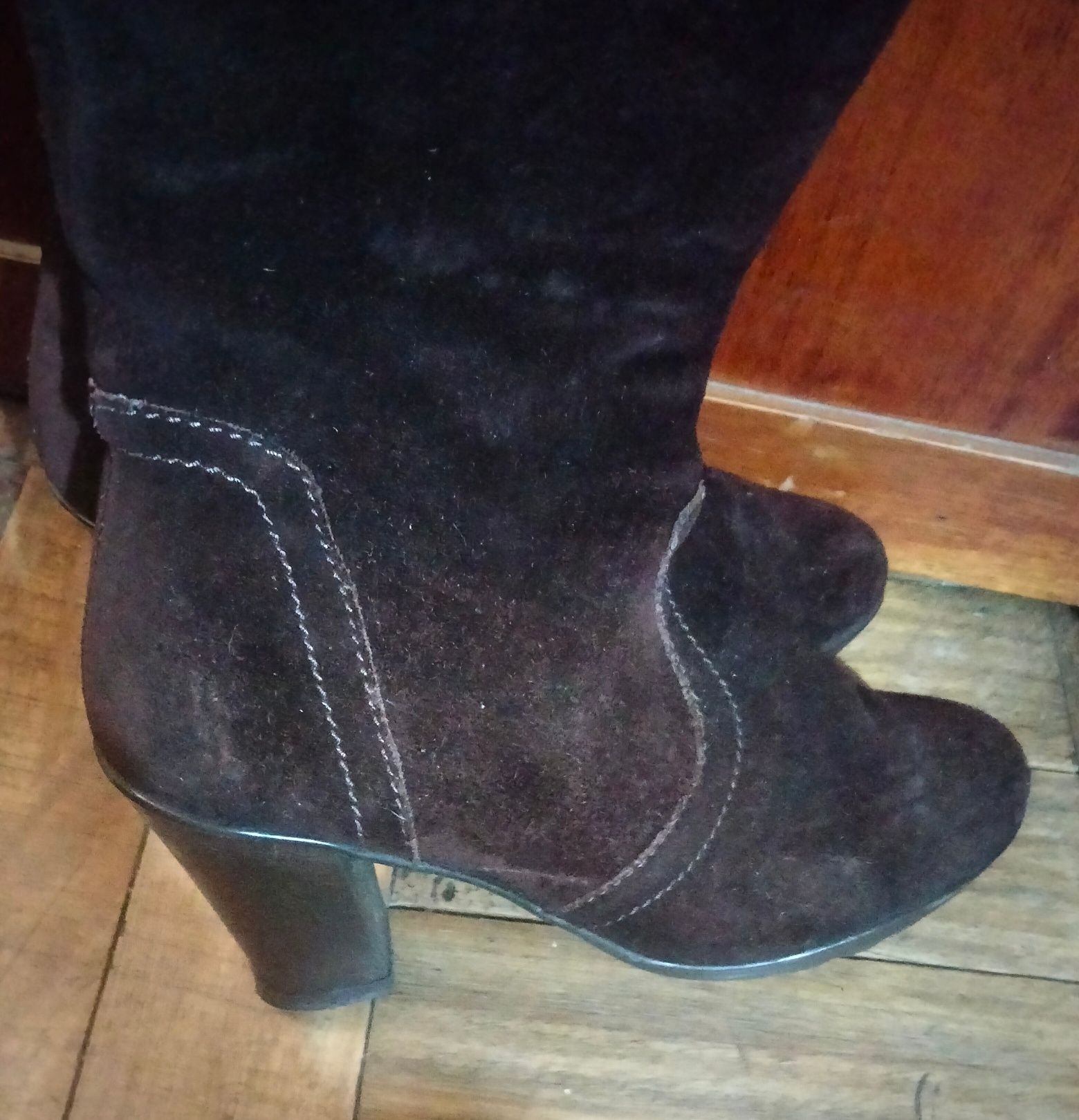 Botas Castanhas de Camurça Novas