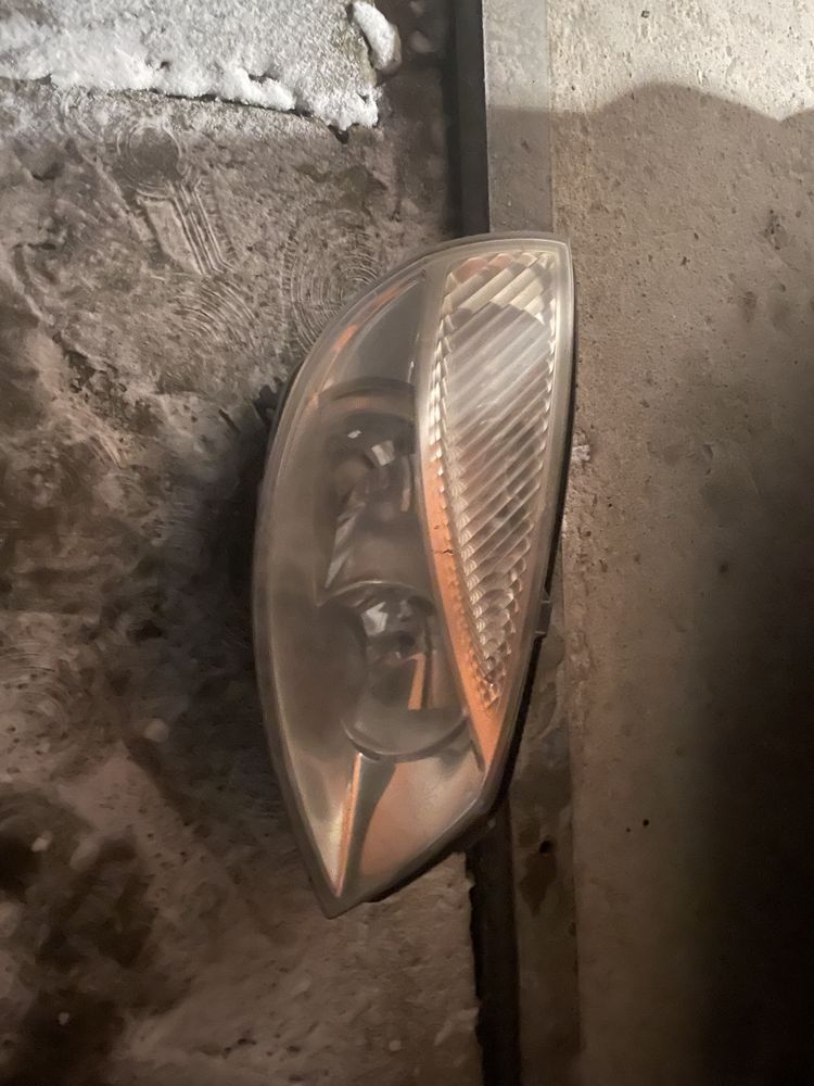 Lampa prawy przód Renault Scenic 2