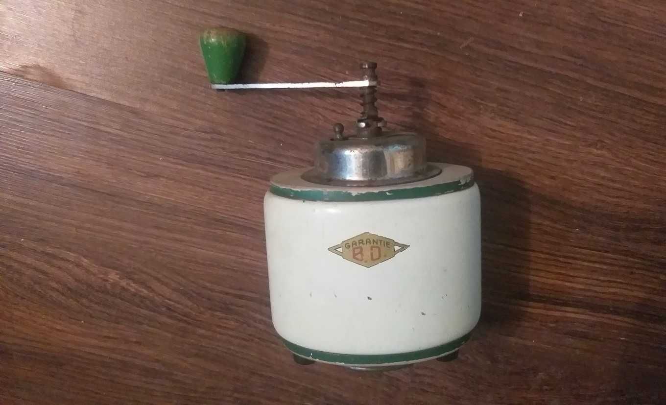 młynek do  kawy  retro  starocie  B.O. Garantie