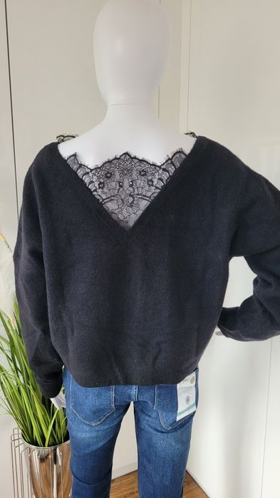 Sweter damski krótki z koronką czarny Mohito M/L