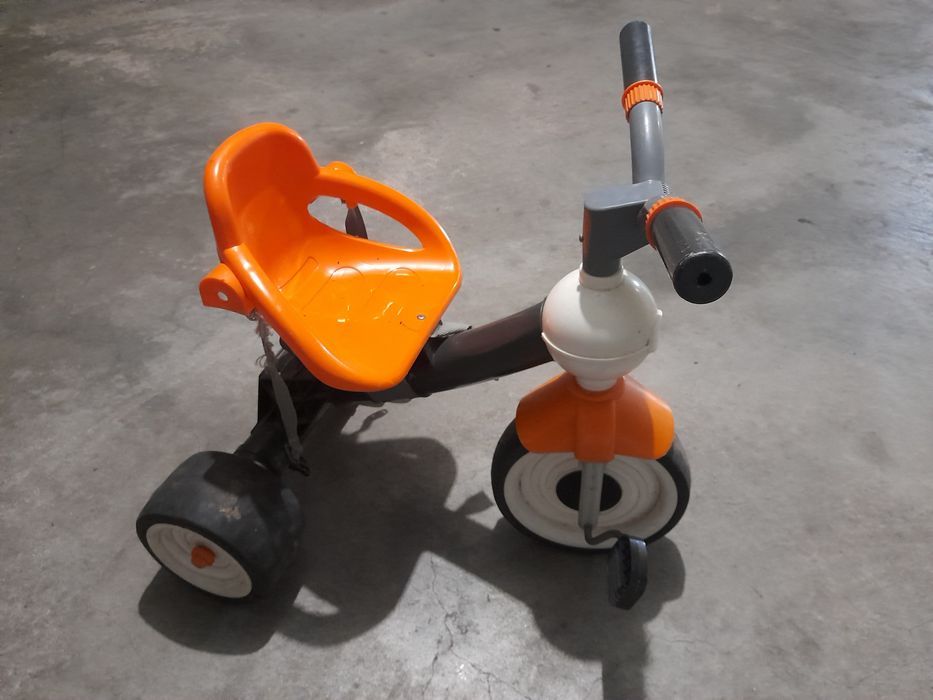 Triciclo com rodas de Borracha