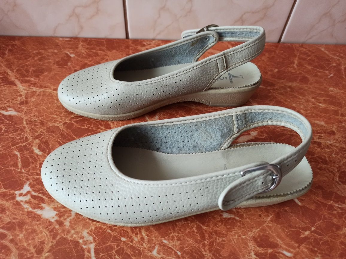 Buty damskie z odkrytą piętą