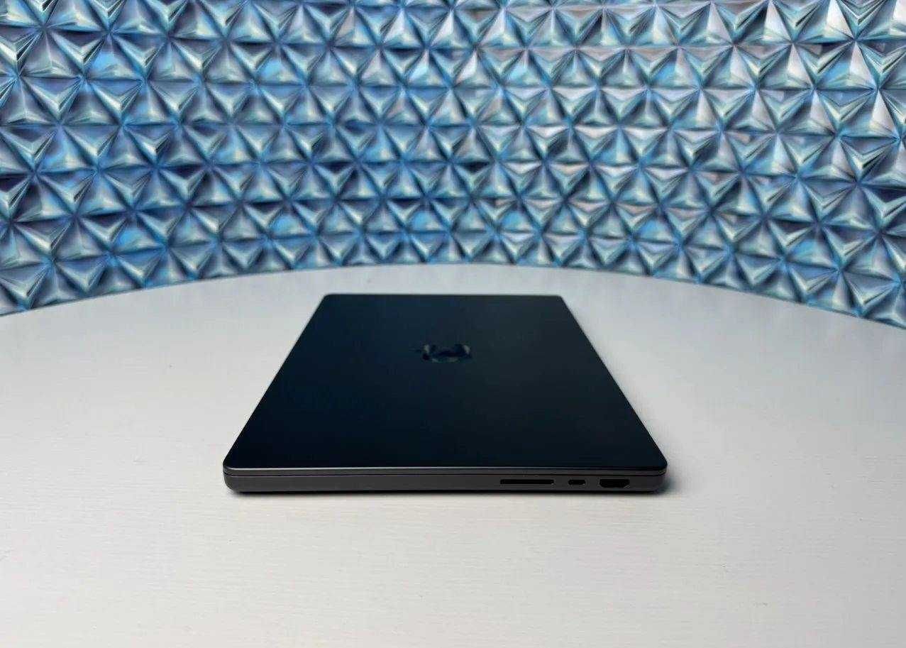 MacBook Pro 14 2023 M3 18Gb/1Tb 90 циклов