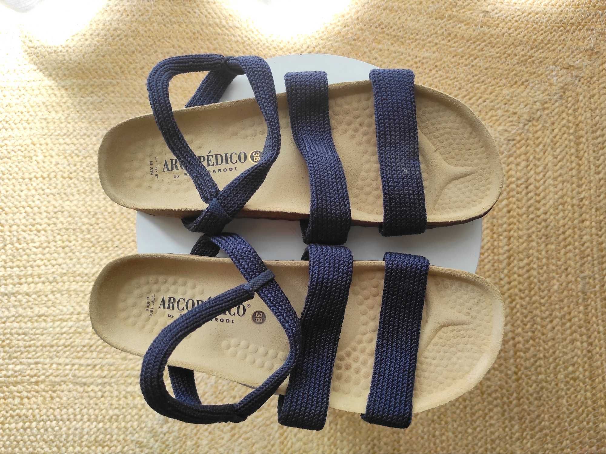 Sandália prática e confortável em azul navy (portes incluídos)