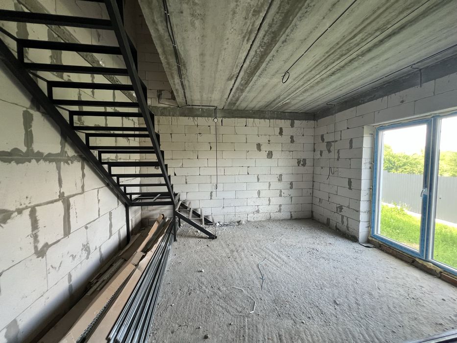 Продам таунхаус з великою ділянкою