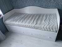 Продам  ліжко з матрацом 193×85см