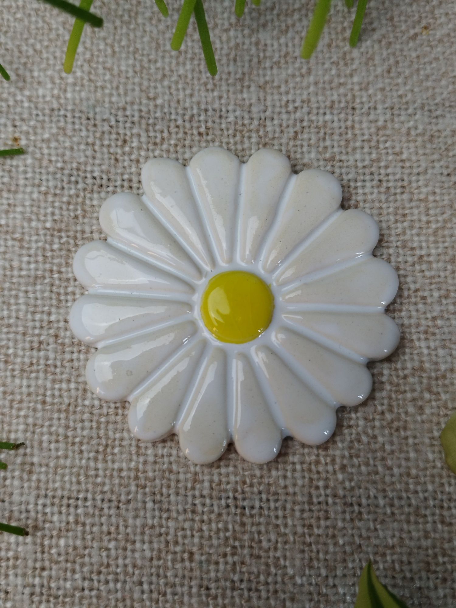 Ceramiczny magnes stokrotka ręcznie robione handmade kwiat