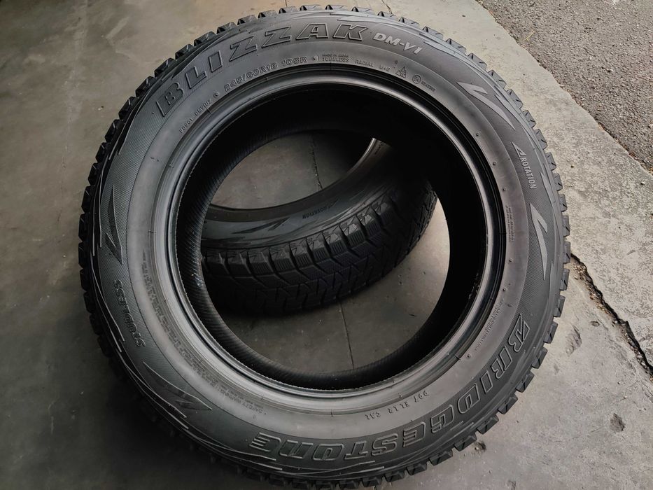 Пара R18 245 60 Bridgestone Blizzak зимові шини у відмінному стані