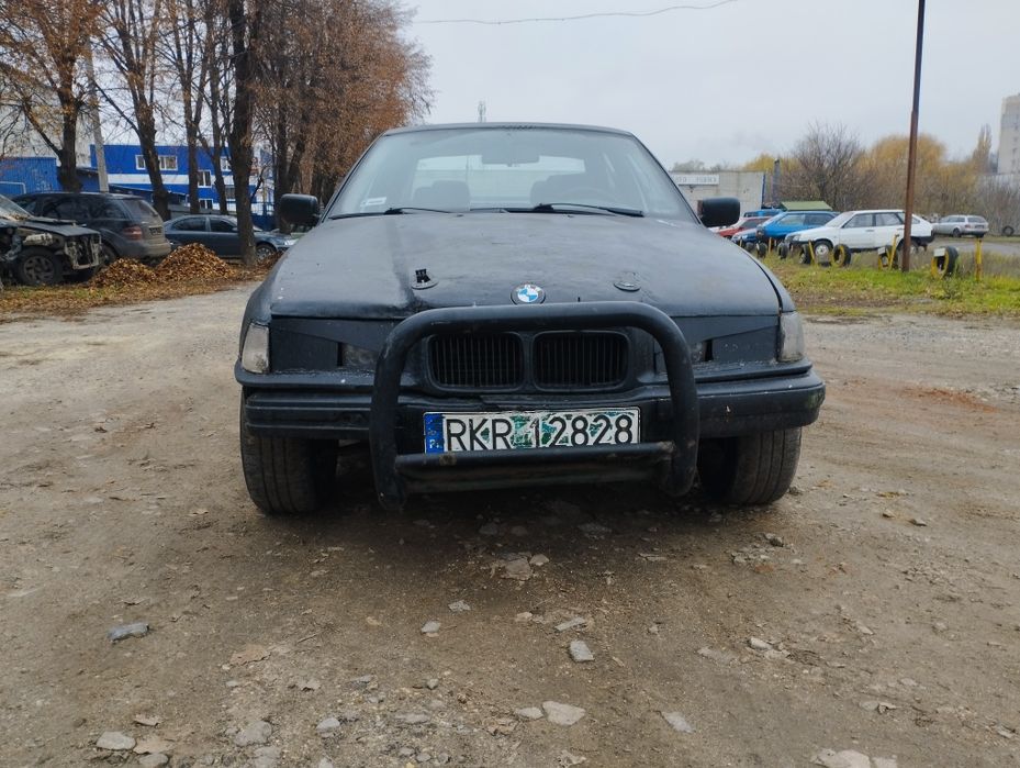 Продам BMW E36 на полном ходу сел и поехал