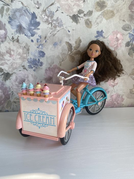 MGA Entertainment Moxie Girlz Ice Cream Bike with Sophina Doll