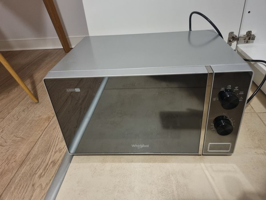 Zadbana mikrofalówka whirpool