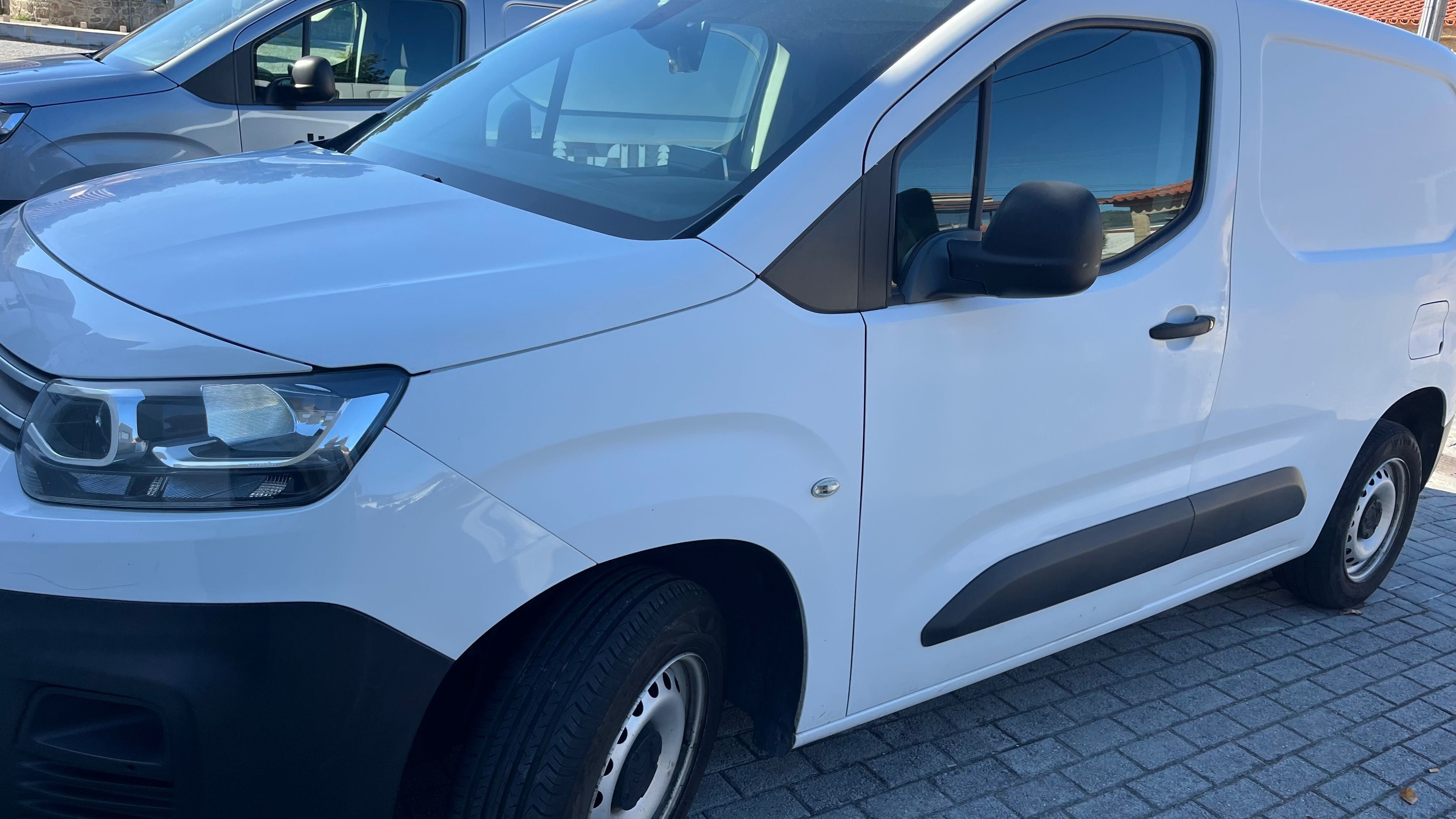 Carrinha com poucos quilómetros