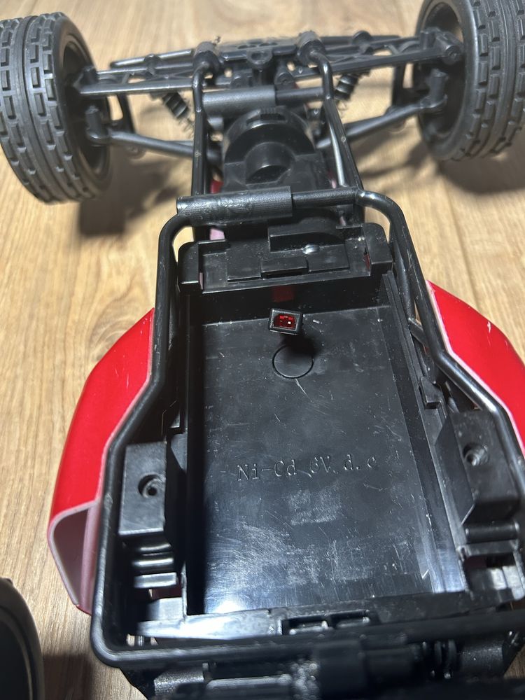 Auto rc na pilota buggy czerwone na akumulator