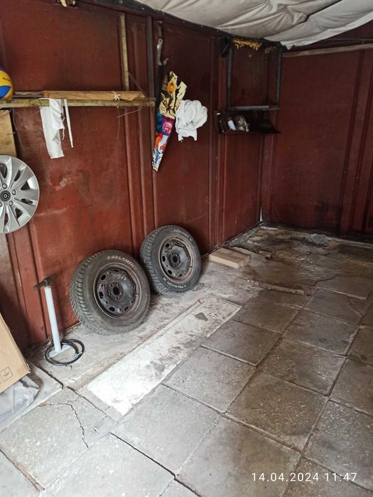 Гараж металевий розборний перекритий профільним листом