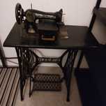 Maquina de costura marca SINGER