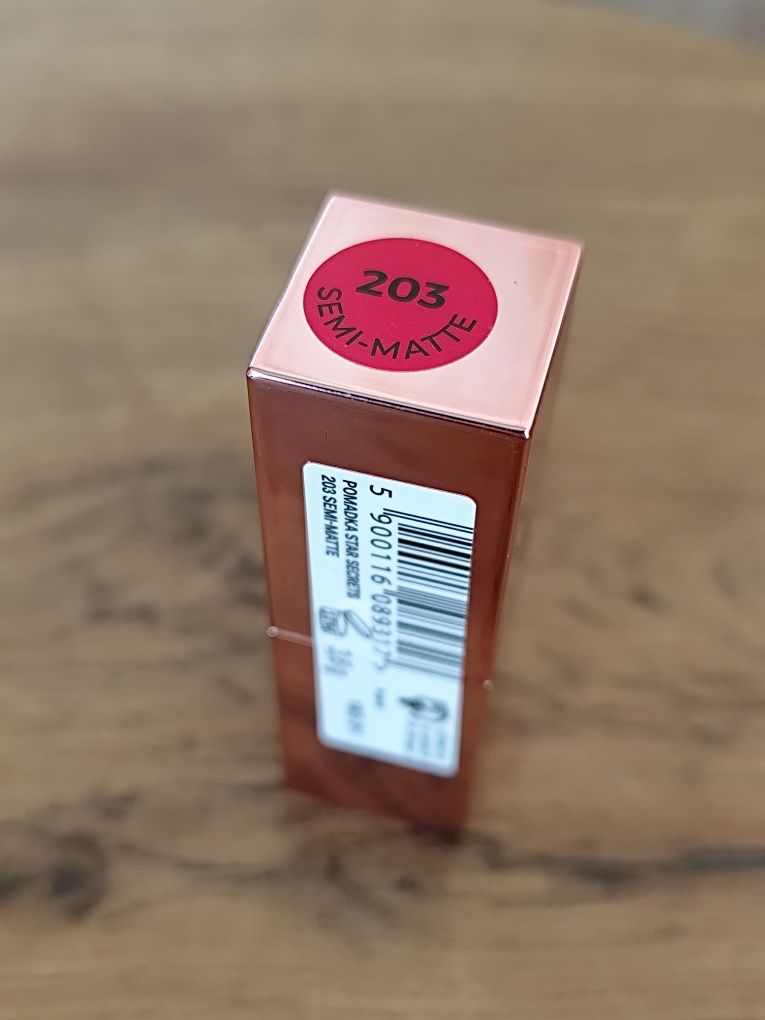 Nowa pomadka AA Wings of Color Star Secrets, 203 Semi-Matte czerwona