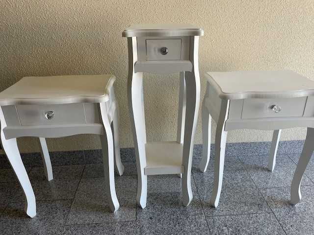 stolik do sypialni