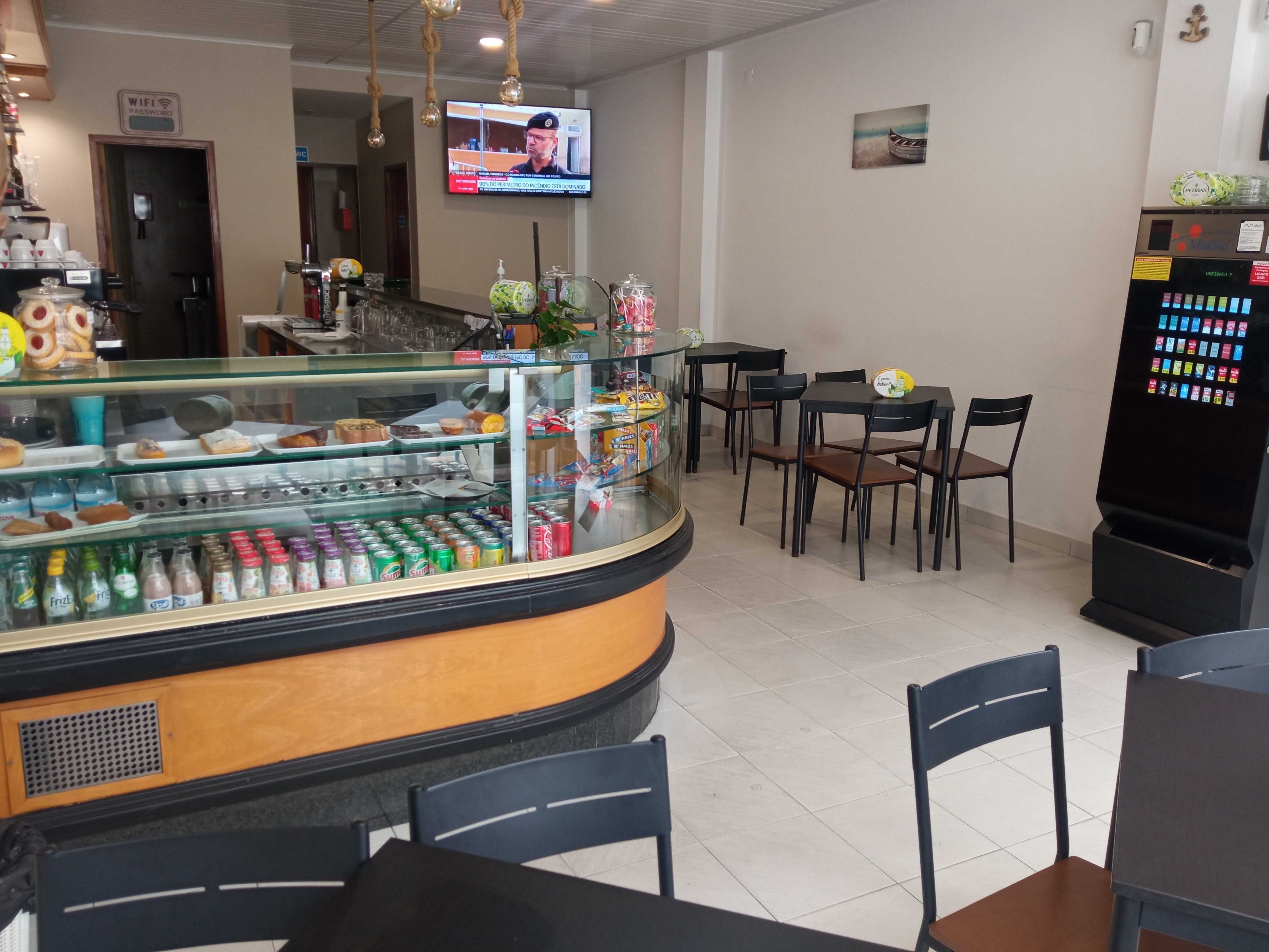 Trespasse de café em funcionamento..