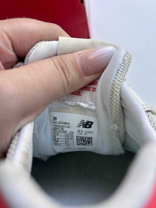 Жіночі кросівки New Balance 574 V2 WL574RC 38 (7.5US) 24.5 см