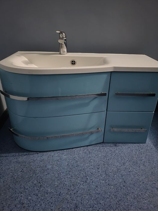 Szafka łazienkowa lakierowanie. Wysoki połysk.