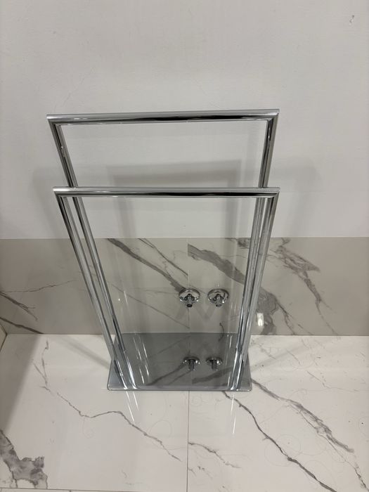 Toalheiros de pé duplos de qualidade