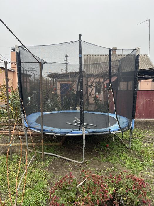 Батут  вживаний ціна договірна 290 см