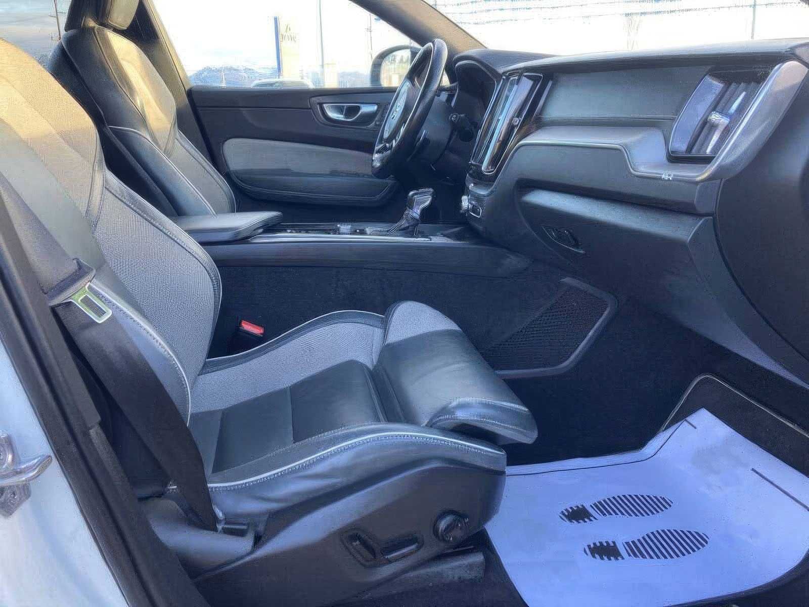 2020 Volvo XC60 T5 R-Design