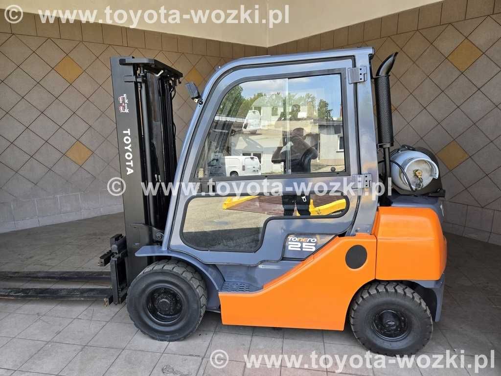 Wózek Widłowy TOYOTA 8FG25 , Kabina, wolny skok, TOYOTA 8FGF25 , LINDE