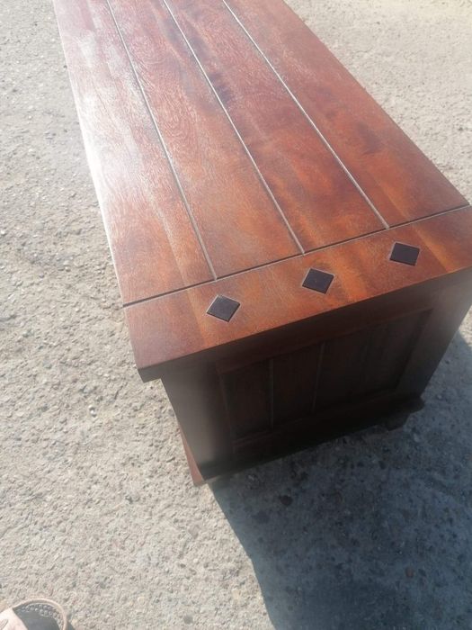 Zestaw mebli, stół stolik, szafka rtv. Ciemny braz