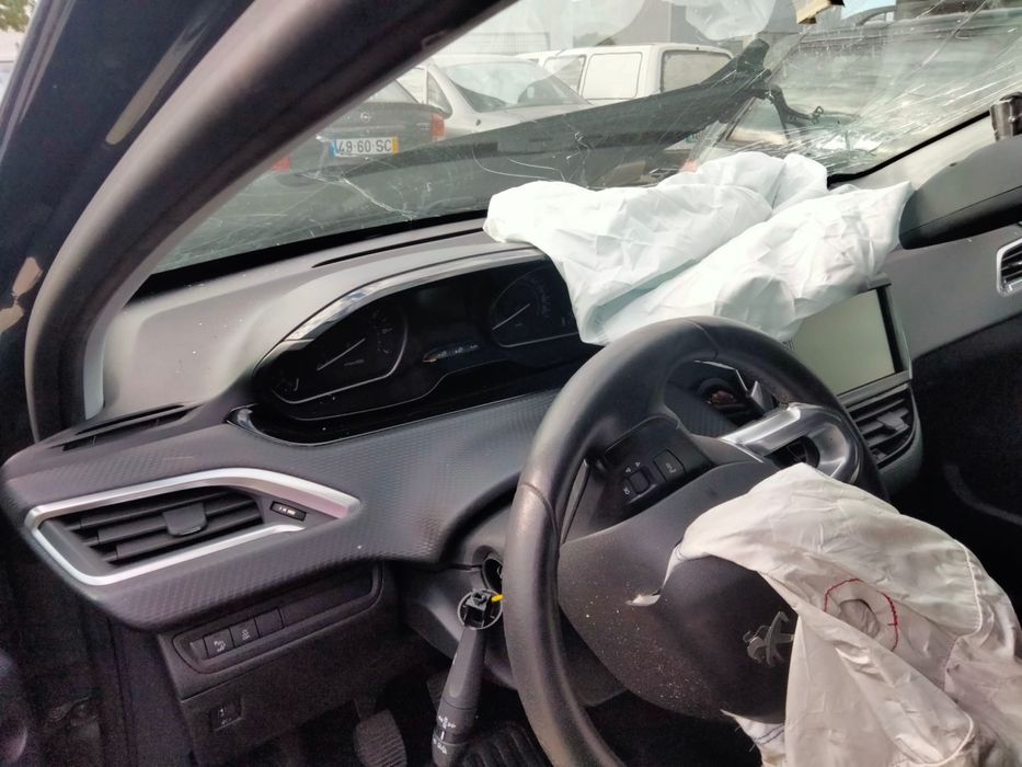 PEUGEOT 208 1.2 PURE TECH DE 2016 DISPONÍVEL PARA PEÇAS